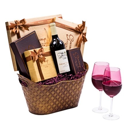 Signature Wine & Chocolate Set Kosher Gift Basket - Kosherline