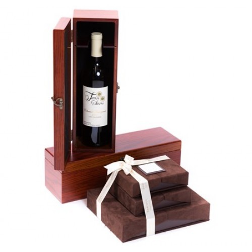 Purim Wine Chocolate Gift Set