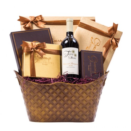 Pareve Stylish Elegant Signature Wine Chocolate Gift Basket