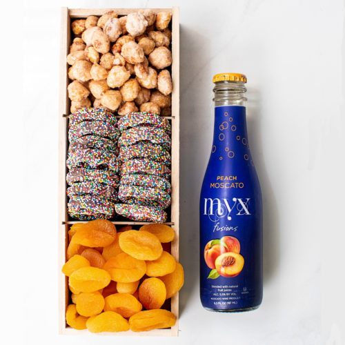 Signature Treats and Moscato Purim Gift Set - Kosherline
