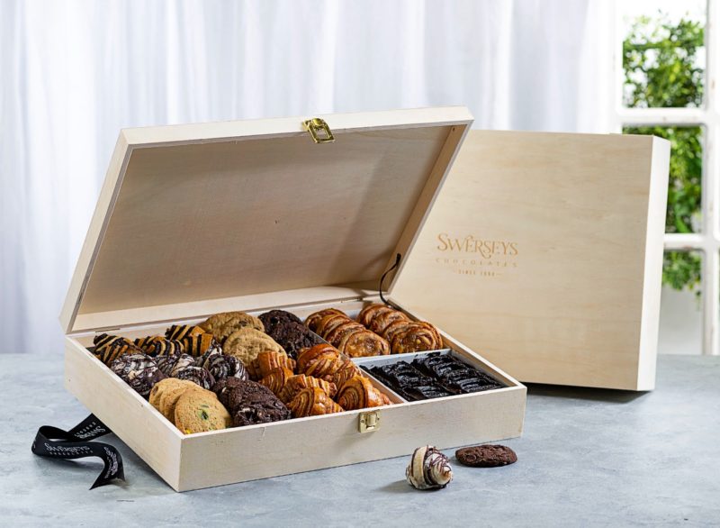 Shavuot Assorted Pastries & Cheese Florets Large Bakery Gift Box - Kosherline