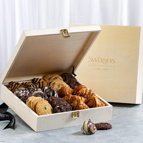Shavuot Assorted Pastries & Cheese Florets Medium Gift Box - Kosherline