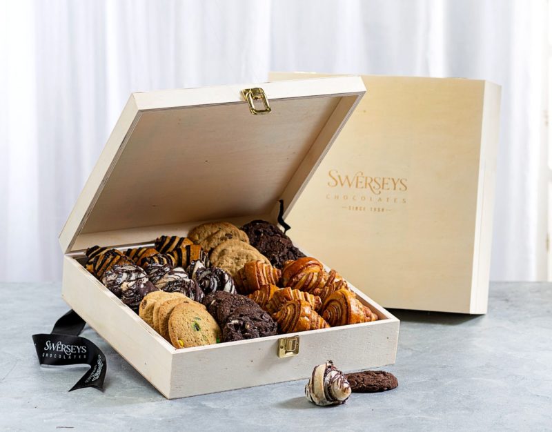 Shavuot Assorted Pastries & Cheese Florets Medium Gift Box - Kosherline