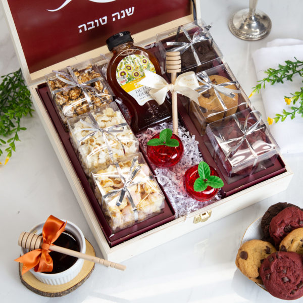 Rosh Hashanah Gourmet Popcorn & Baked Treats Wood Keepsake Gift Box