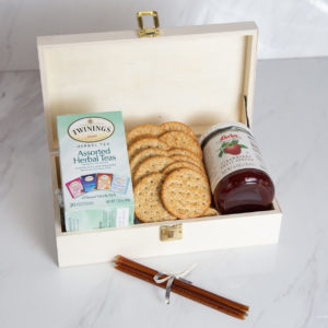 Rosh Hashanah Simply Elegant Tea & Crackers Wood Gift Set
