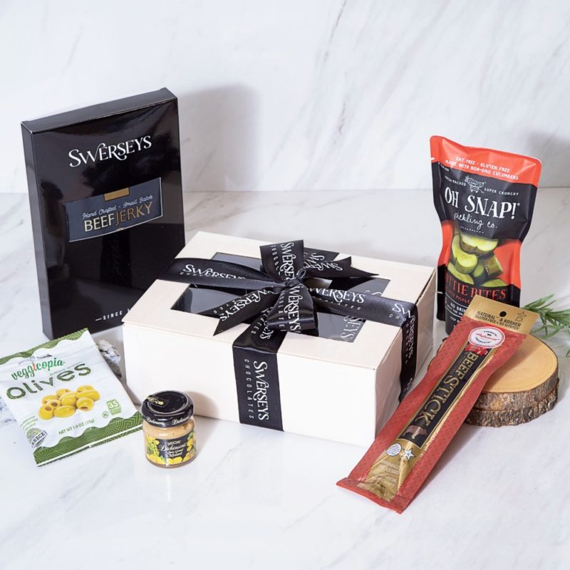 Deluxe Charcuterie Lover Gift Box 2 - Kosherline
