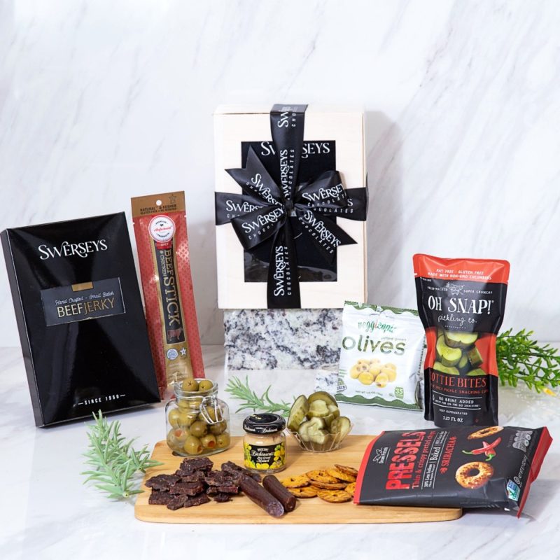 Deluxe Charcuterie Lover Gift Box - Kosherline